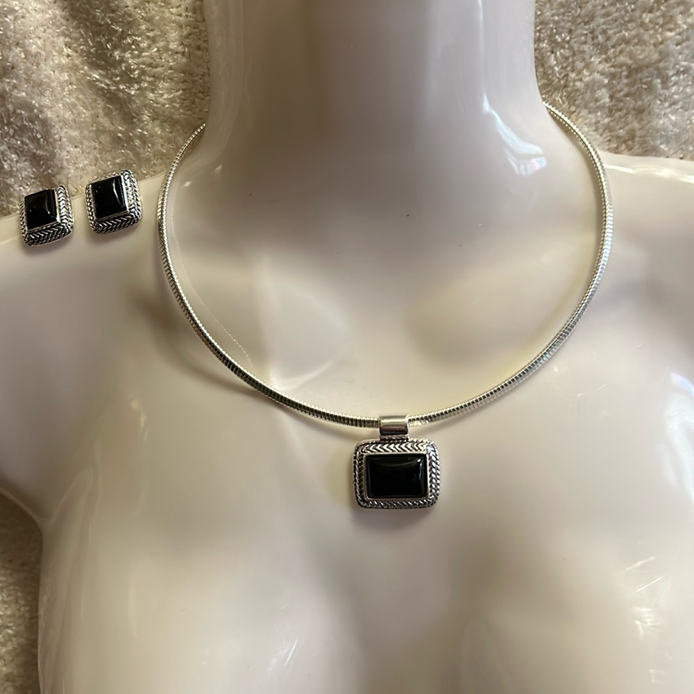 Women’s Vintage Silver square black pendant necklace with matching earrings